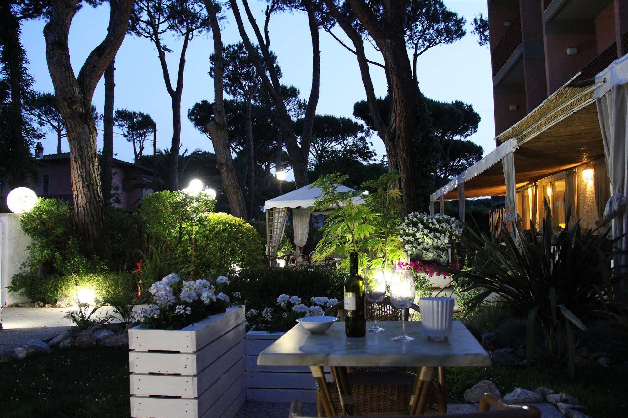 Hotel Bijou Forte dei Marmi Exterior photo